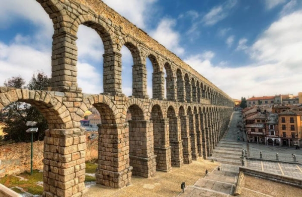 Акведук в Сеговии, Испания. Фото, история